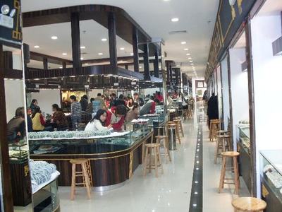 全国最大翡翠销售地 广东四大翡翠玉器批发市场解析之华林街玉器市场与珠宝交易